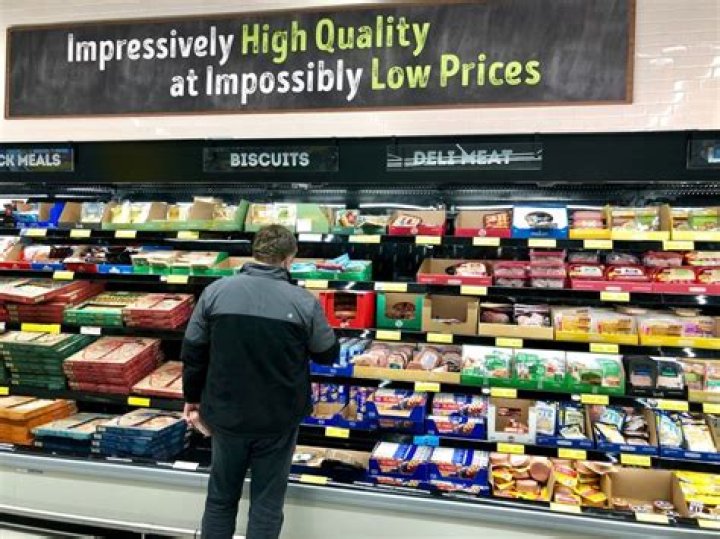 5 Warnings to Shoppers From Ex-Aldi Employees