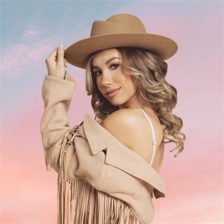 Genevieve Fisher Opens Up About Recording New Single “Now We’re Talking” While Six Months Pregnant (Exclusive) – Celeb Secrets