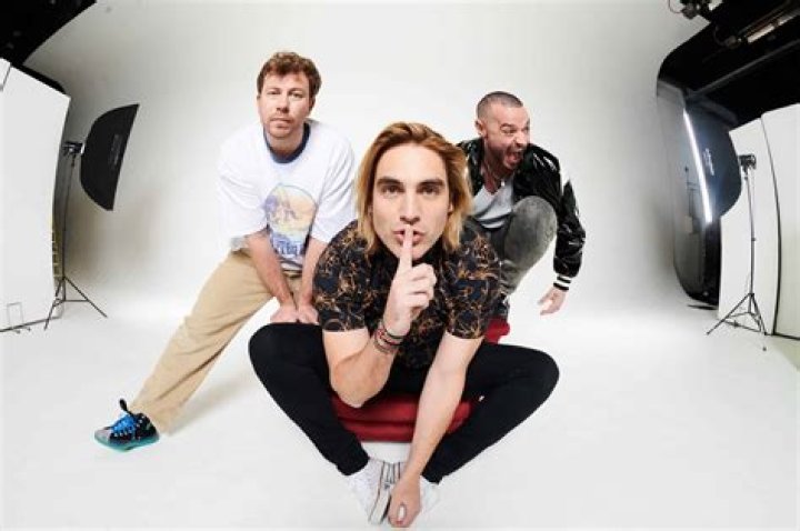Hanson Teams Up With Busted For a New Version of “MMMBop” & Join Tour as Special Guests