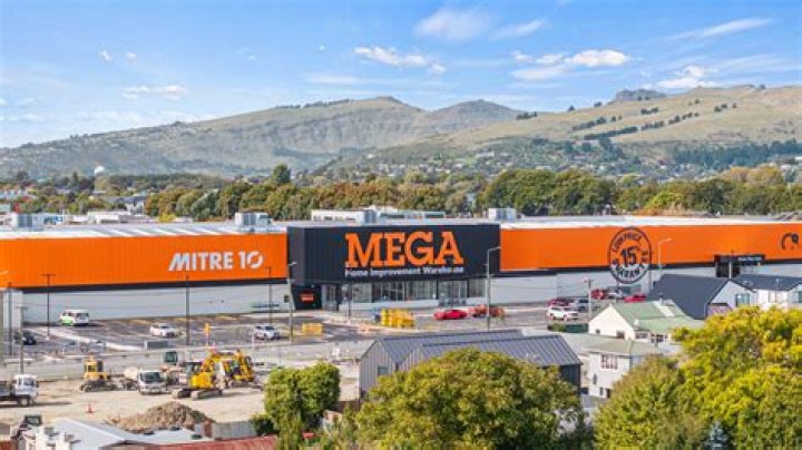 How many Mitre 10 Megas are there in NZ?