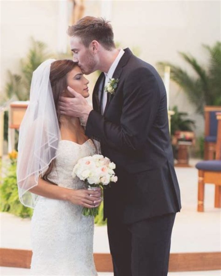 
Robyn Hayward' Husband Gordon Hayward's Net Worth:Know in Details about his Salary, Career and Award