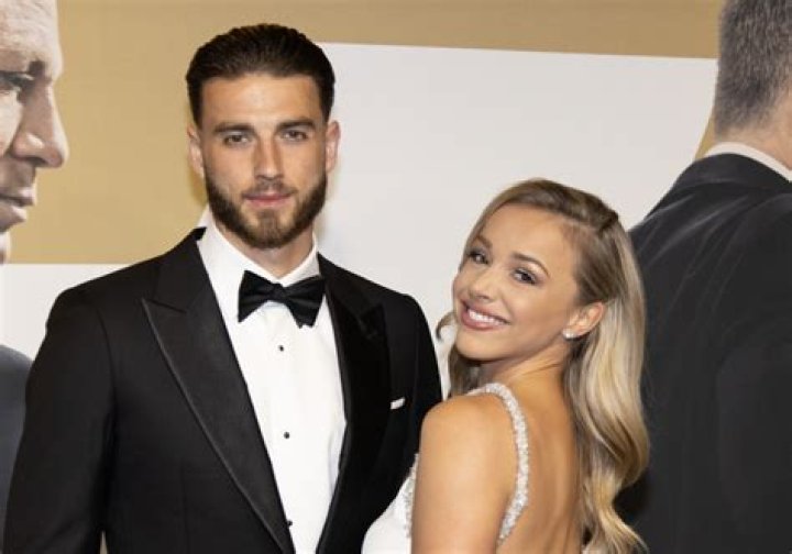 Wesley Hoedt | Bio-salary,net worth,married,affair,dating,children,girlfriend,relationship